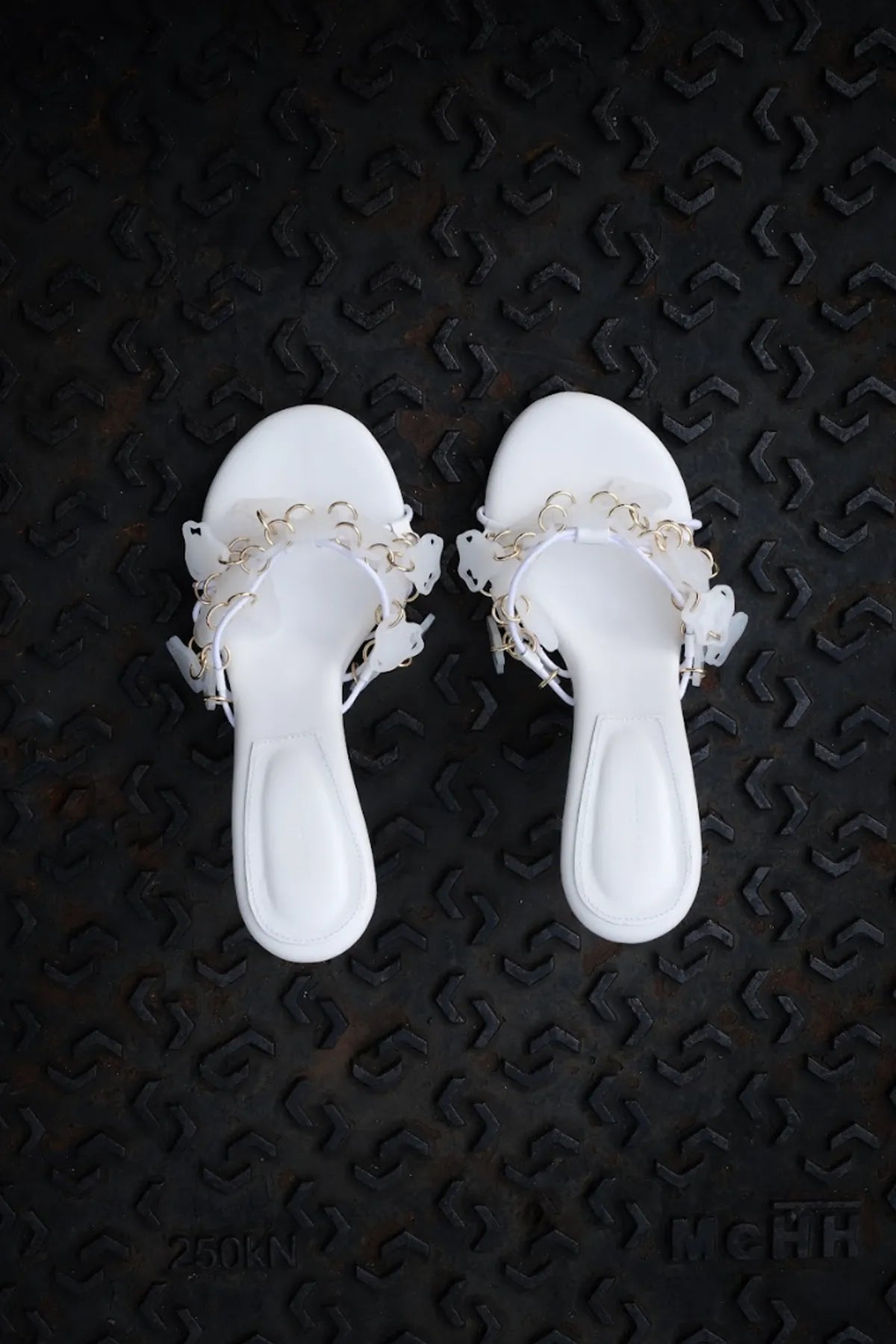 Infinitude Ara Heels(Clear White)
