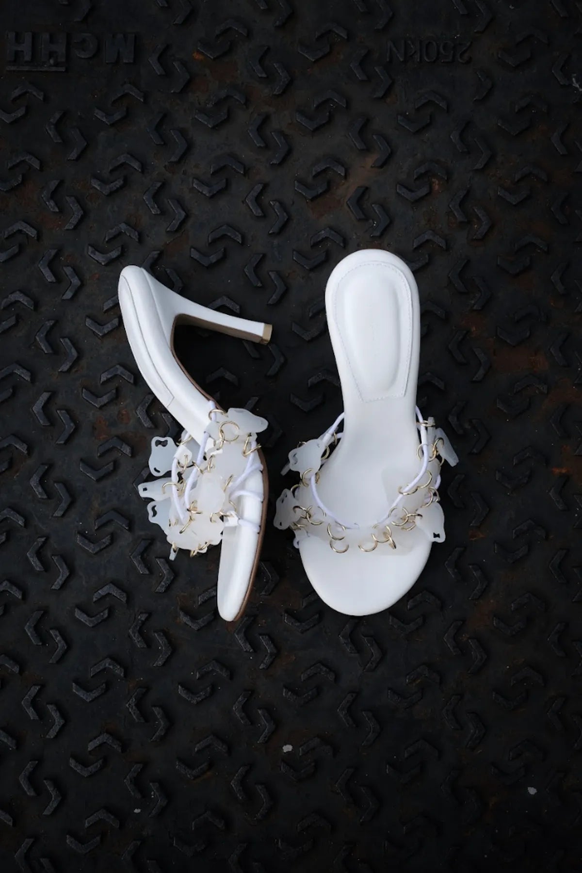 Infinitude Ara Heels(Clear White)