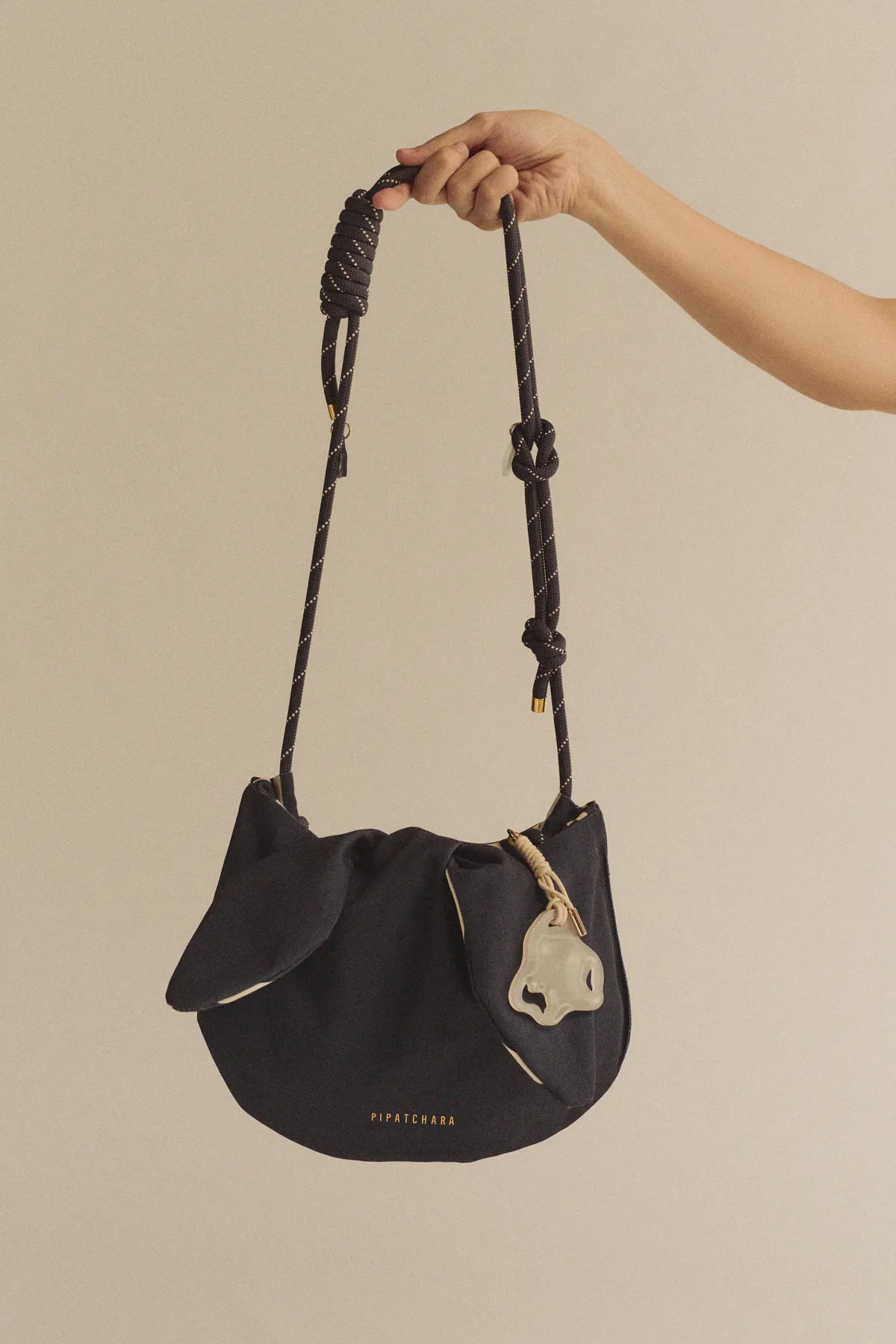 (Pre-order - จัดส่ง 1 พ.ย. 68) Pipatchara x Sabina Le Voyage Bag(Midnight)