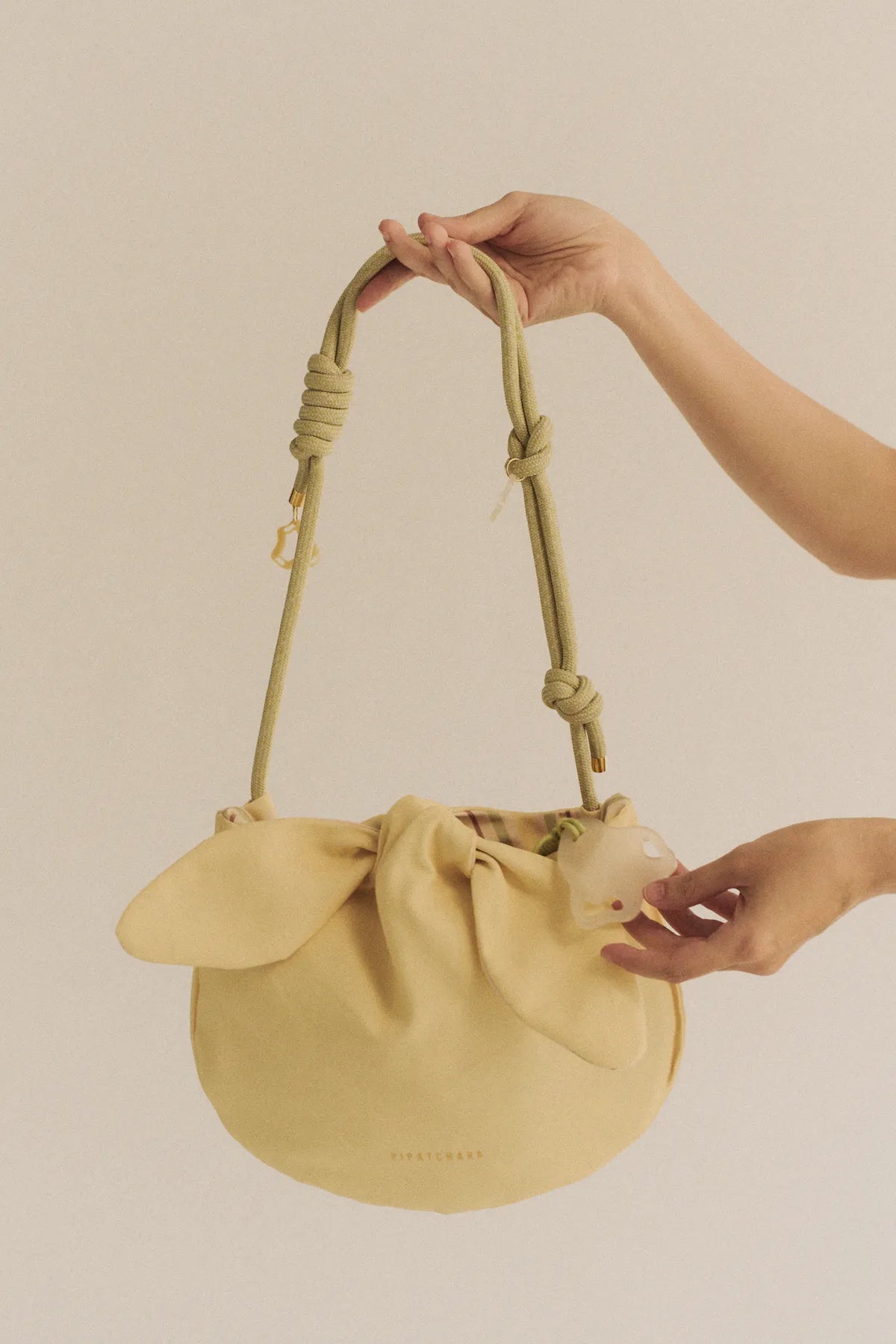 (Pre-order - จัดส่ง 1 พ.ย. 68) Pipatchara x Sabina Le Voyage Bag(Seahorse)